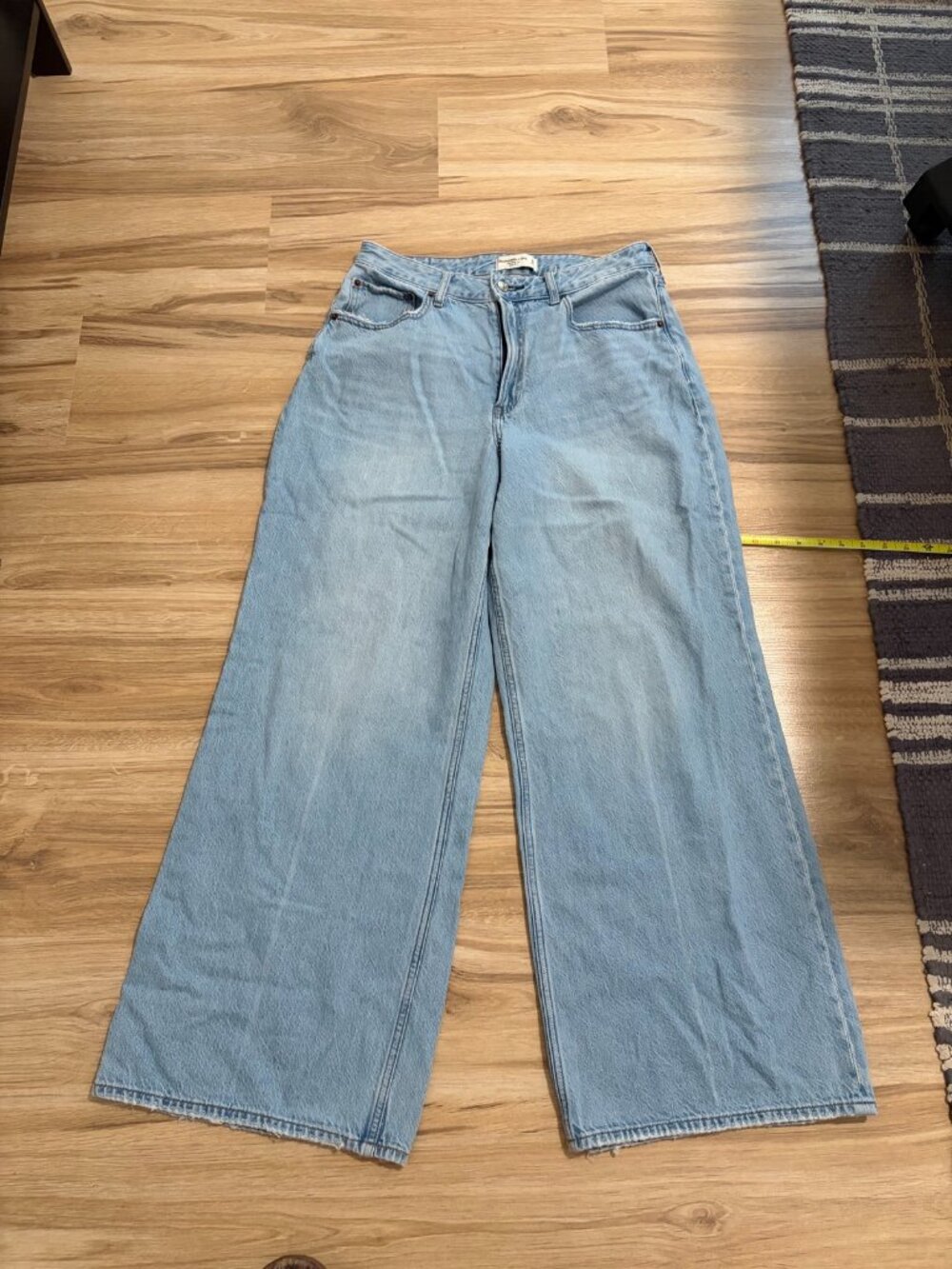 Abercrombie & Fitch The Wide Leg High Rise Jeans - Size 30